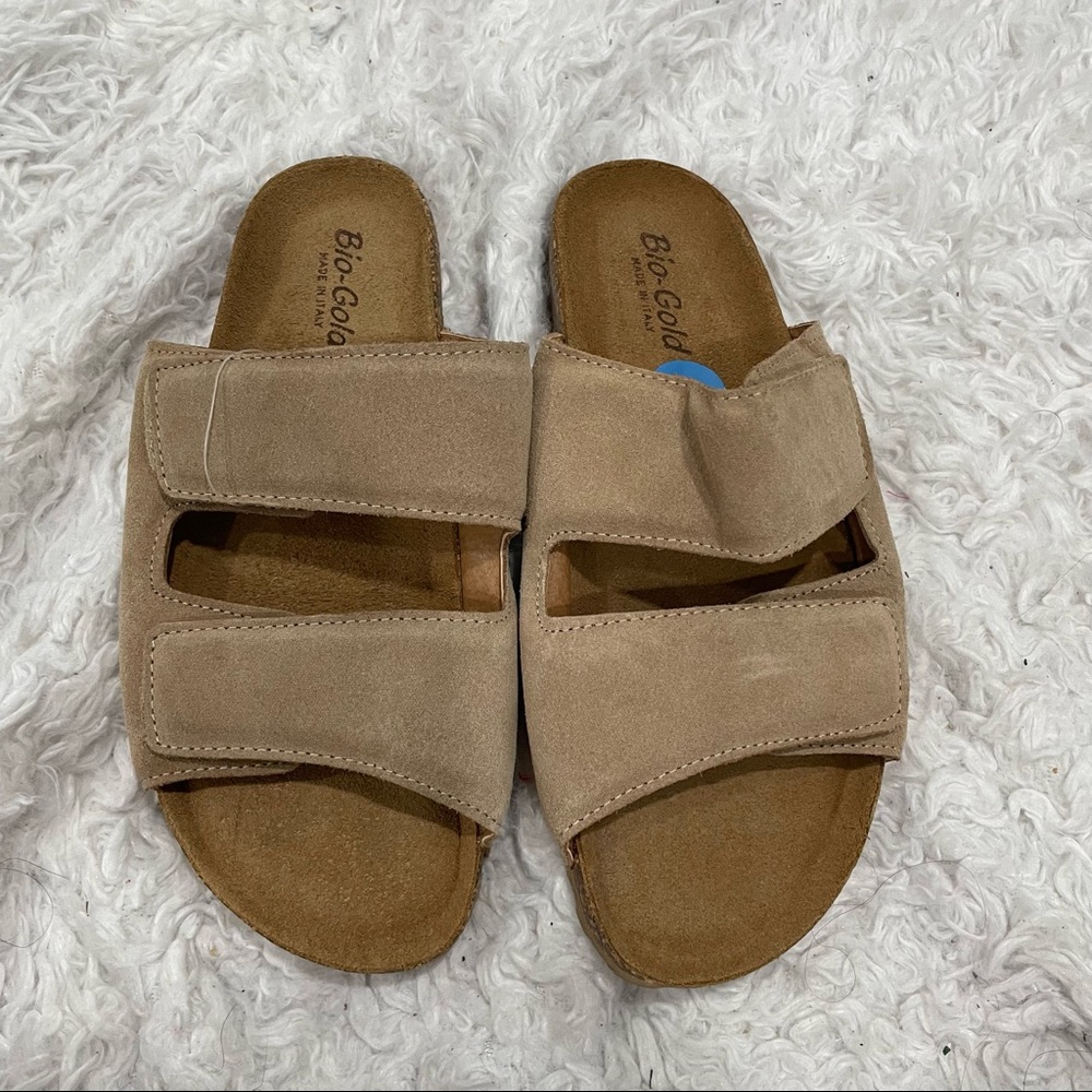 NWT Bio-Gold leather 7.5 slides